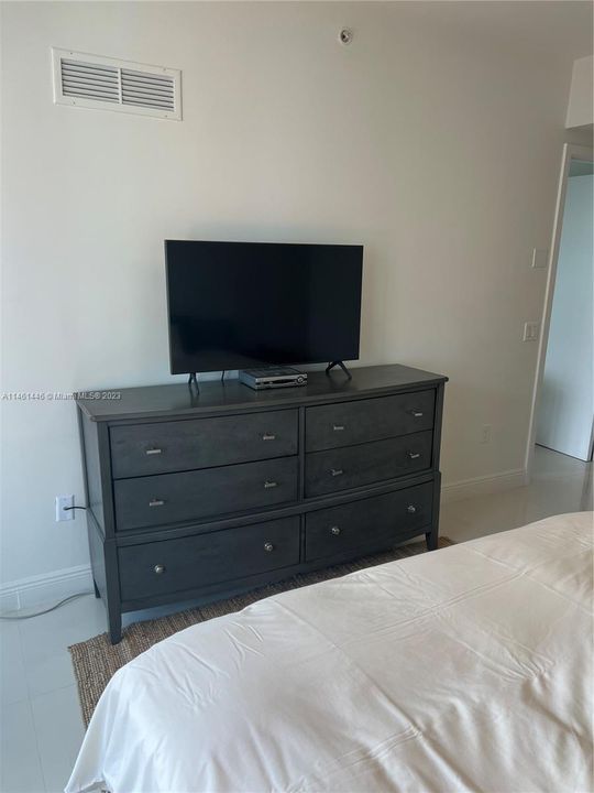 Recently Rented: $5,000 (1 beds, 1 baths, 833 Square Feet)