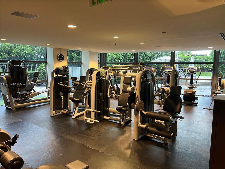 Recently Rented: $5,000 (1 beds, 1 baths, 833 Square Feet)