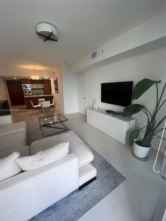 Recently Rented: $5,000 (1 beds, 1 baths, 833 Square Feet)