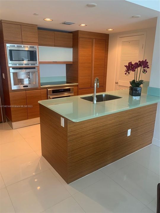 Recently Rented: $5,000 (1 beds, 1 baths, 833 Square Feet)