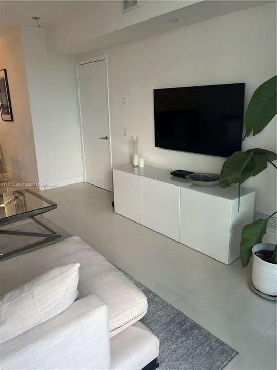 Recently Rented: $5,000 (1 beds, 1 baths, 833 Square Feet)