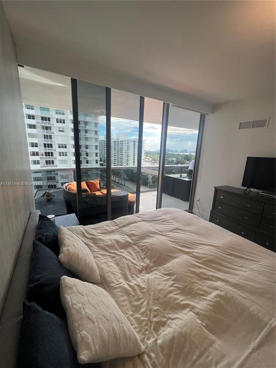 Recently Rented: $5,000 (1 beds, 1 baths, 833 Square Feet)