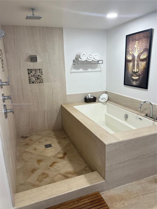 Recently Rented: $5,000 (1 beds, 1 baths, 833 Square Feet)