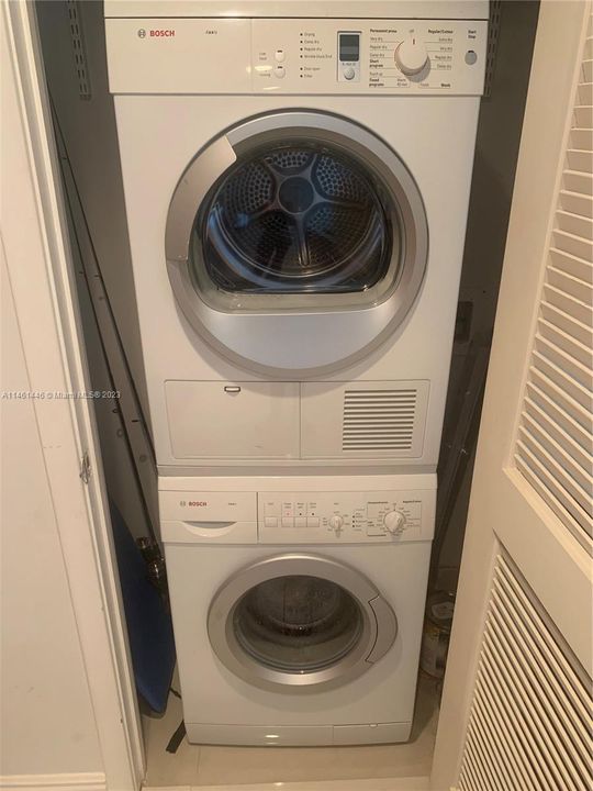 Recently Rented: $5,000 (1 beds, 1 baths, 833 Square Feet)