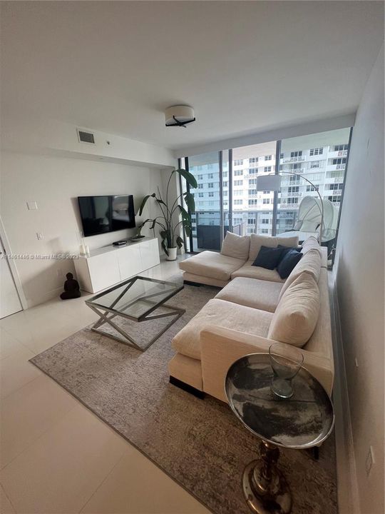 Recently Rented: $5,000 (1 beds, 1 baths, 833 Square Feet)