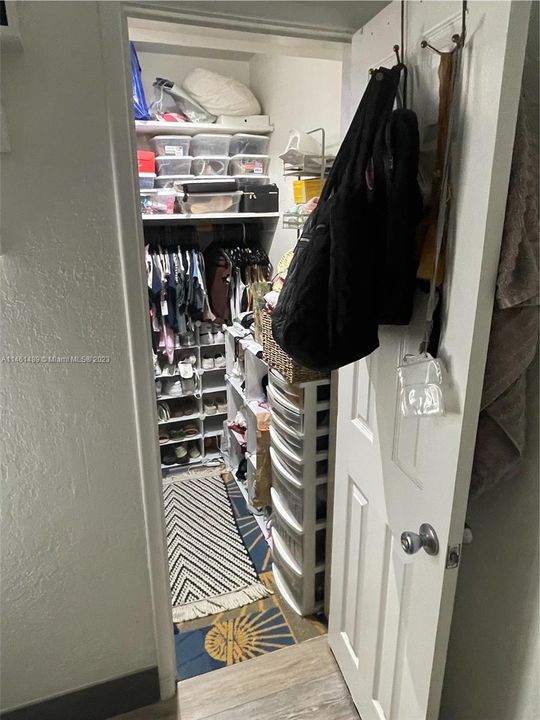 最近售出: $475,000 (3 贝兹, 1 浴室, 1363 平方英尺)