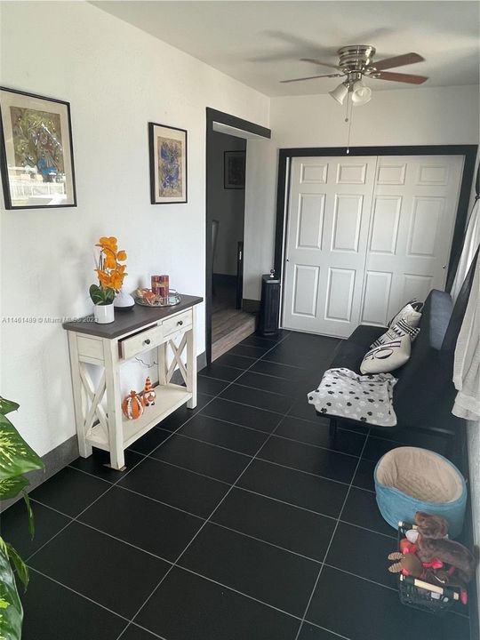 最近售出: $475,000 (3 贝兹, 1 浴室, 1363 平方英尺)