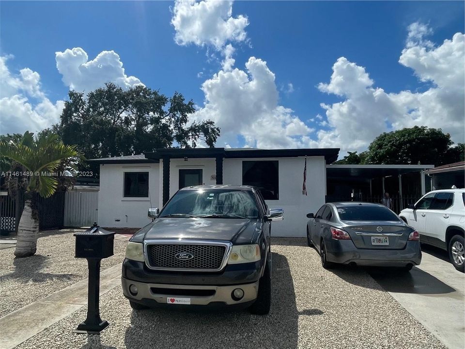 最近售出: $475,000 (3 贝兹, 1 浴室, 1363 平方英尺)