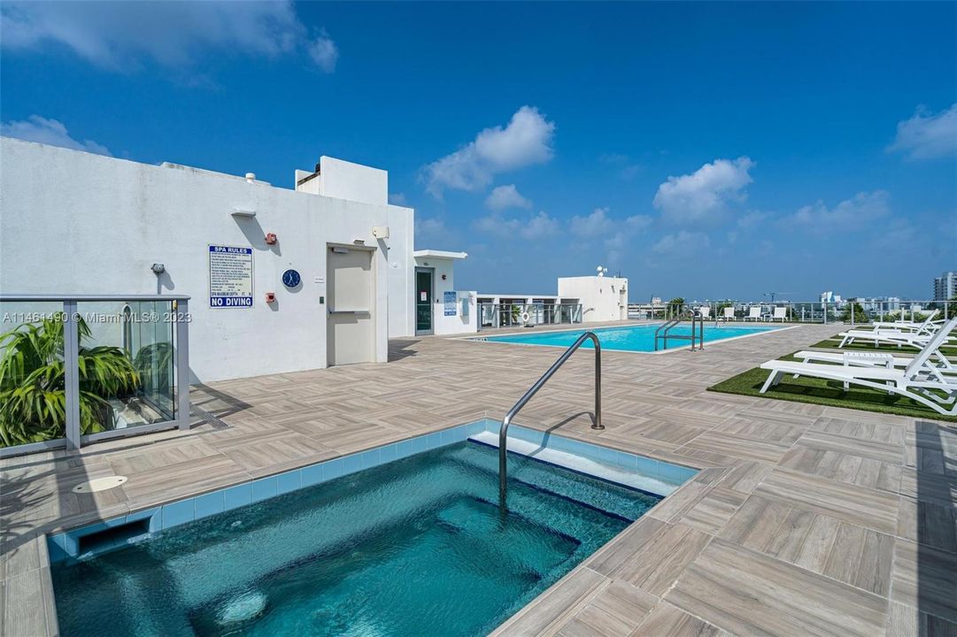 最近售出: $680,000 (2 贝兹, 2 浴室, 1246 平方英尺)