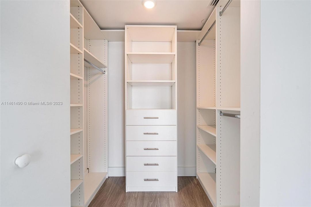 最近售出: $680,000 (2 贝兹, 2 浴室, 1246 平方英尺)