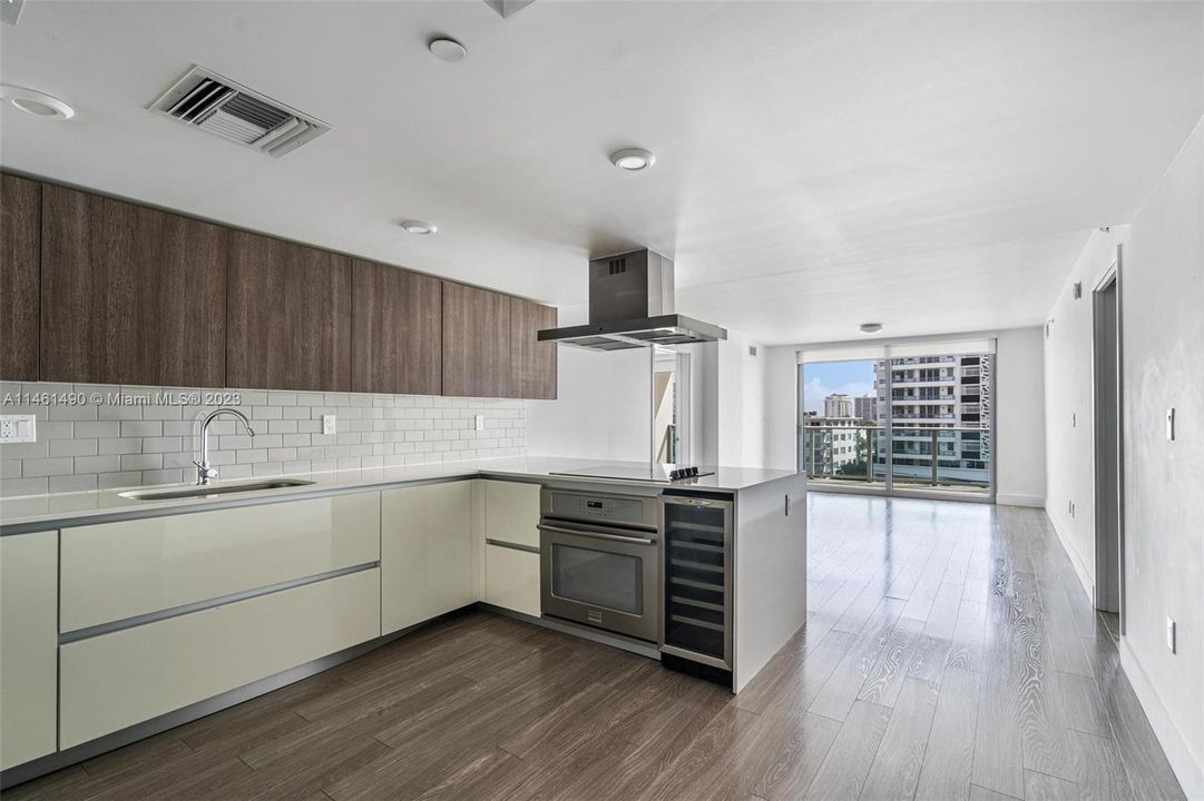 最近售出: $680,000 (2 贝兹, 2 浴室, 1246 平方英尺)