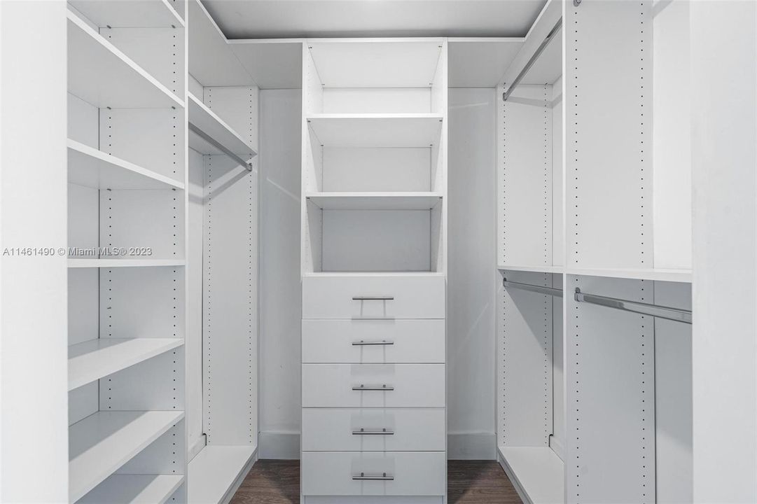 最近售出: $680,000 (2 贝兹, 2 浴室, 1246 平方英尺)