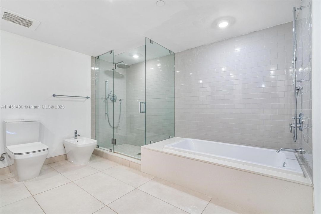 最近售出: $680,000 (2 贝兹, 2 浴室, 1246 平方英尺)