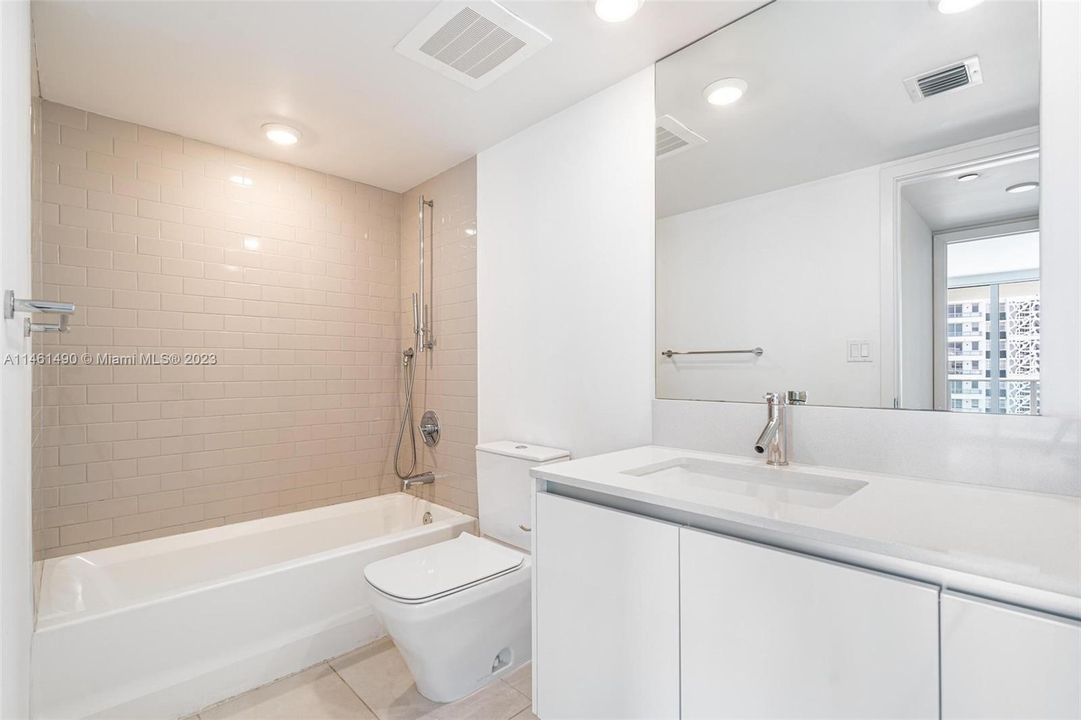 最近售出: $680,000 (2 贝兹, 2 浴室, 1246 平方英尺)