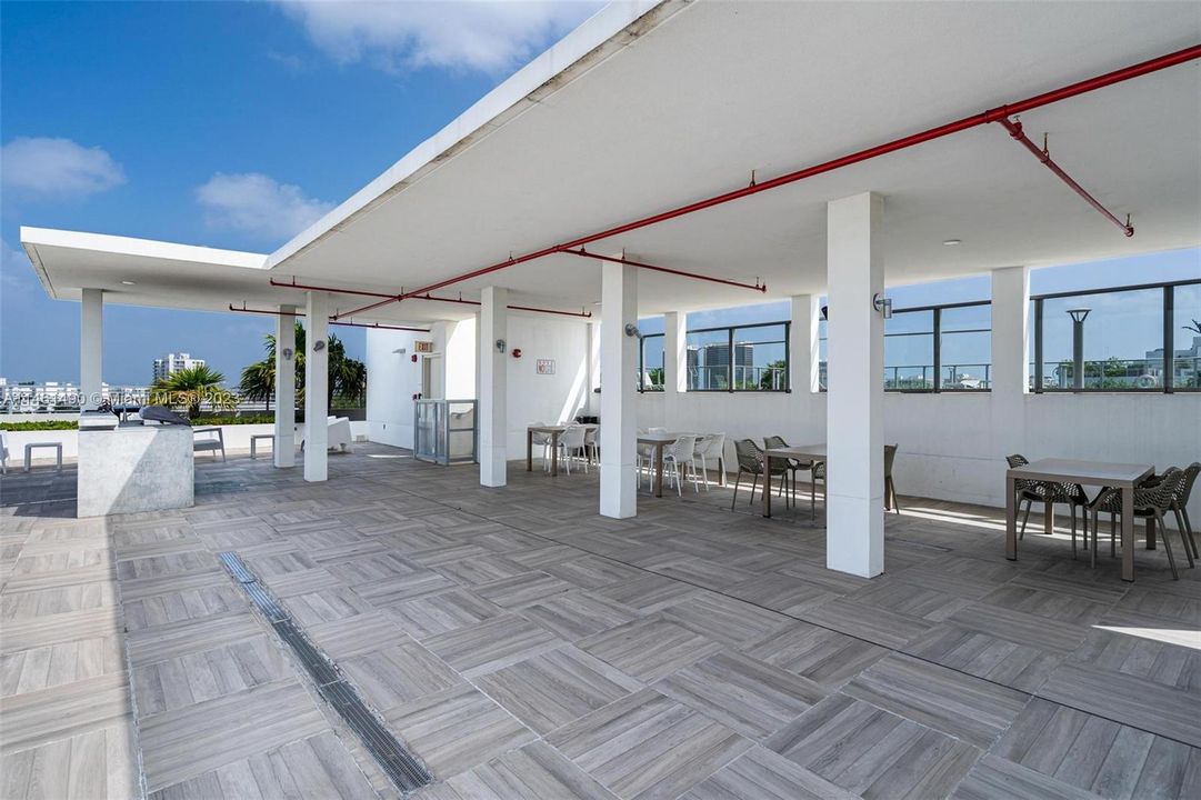 最近售出: $680,000 (2 贝兹, 2 浴室, 1246 平方英尺)