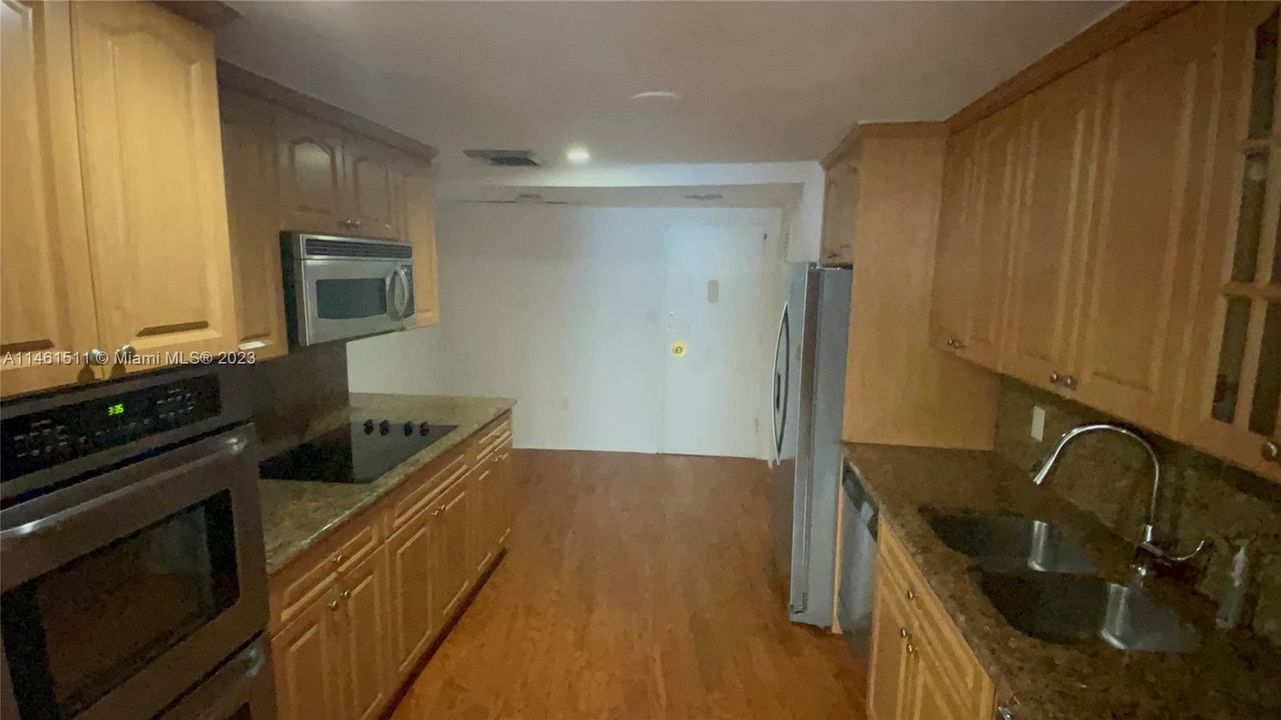 Recently Rented: $3,400 (2 beds, 2 baths, 1560 Square Feet)