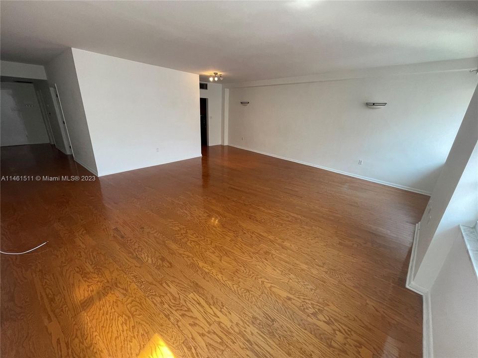 Recently Rented: $3,400 (2 beds, 2 baths, 1560 Square Feet)