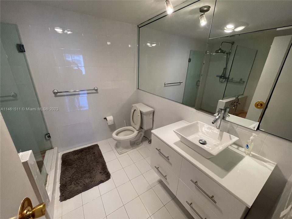 Recently Rented: $3,400 (2 beds, 2 baths, 1560 Square Feet)