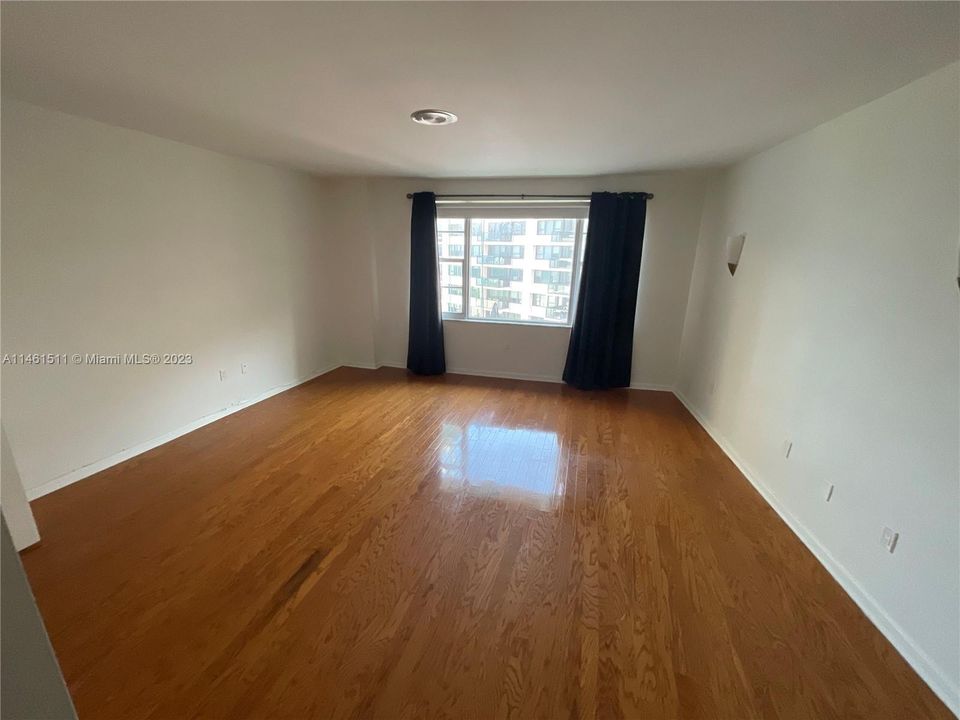 Recently Rented: $3,400 (2 beds, 2 baths, 1560 Square Feet)
