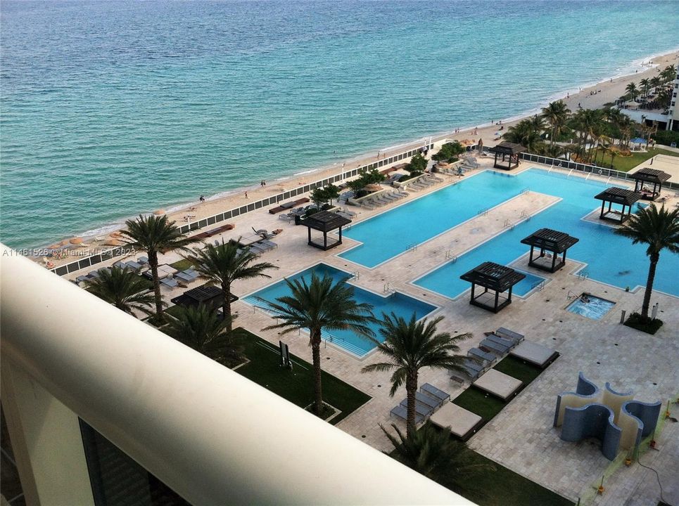 For Rent: $3,800 (1 beds, 1 baths, 811 Square Feet)