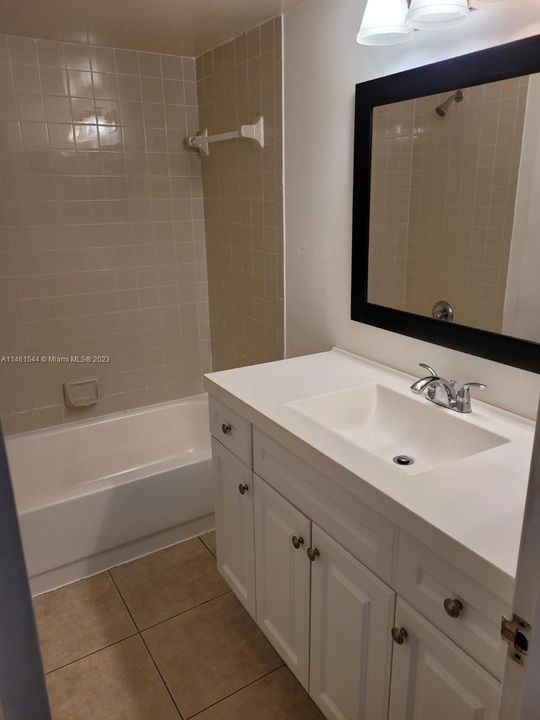 Recently Rented: $2,000 (2 beds, 2 baths, 890 Square Feet)