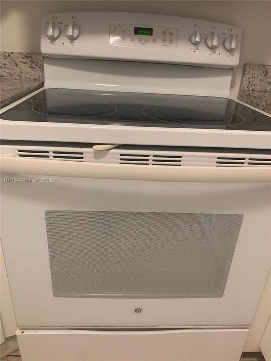 Recently Rented: $2,000 (2 beds, 2 baths, 890 Square Feet)