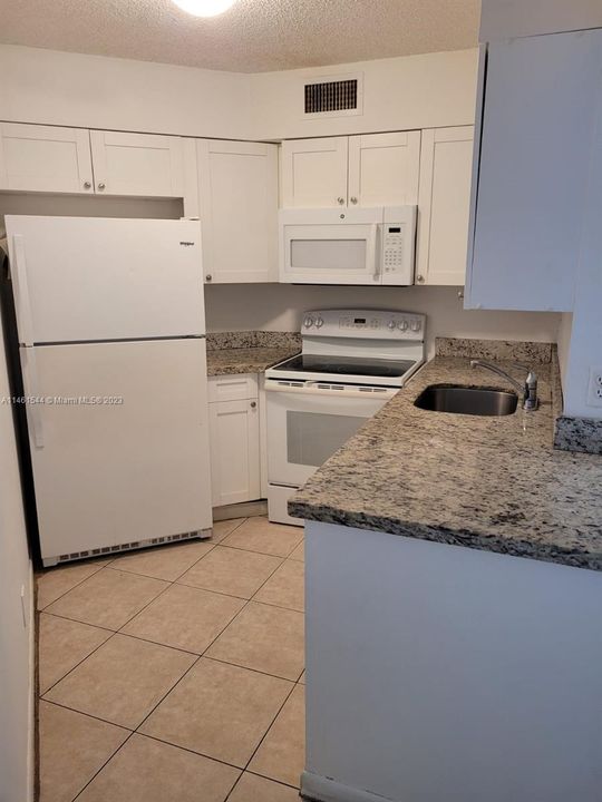 Recently Rented: $2,000 (2 beds, 2 baths, 890 Square Feet)