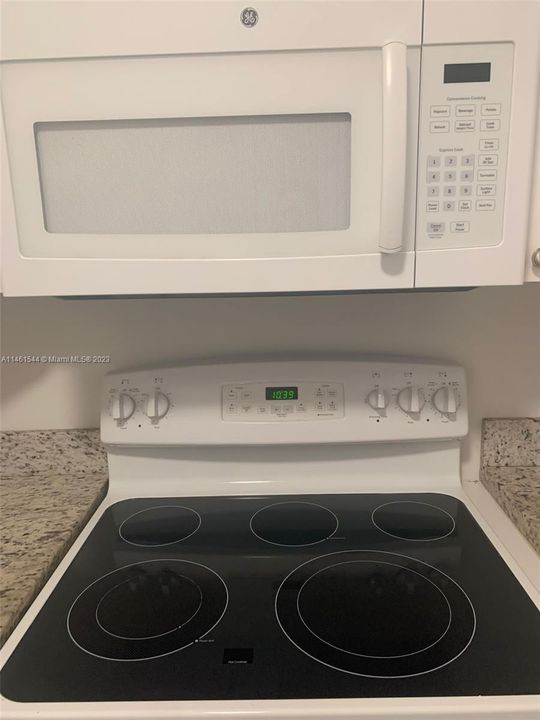 Recently Rented: $2,000 (2 beds, 2 baths, 890 Square Feet)