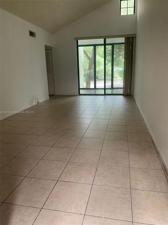 Recently Rented: $2,000 (2 beds, 2 baths, 890 Square Feet)