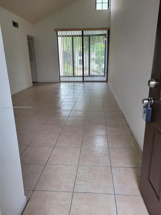 Recently Rented: $2,000 (2 beds, 2 baths, 890 Square Feet)