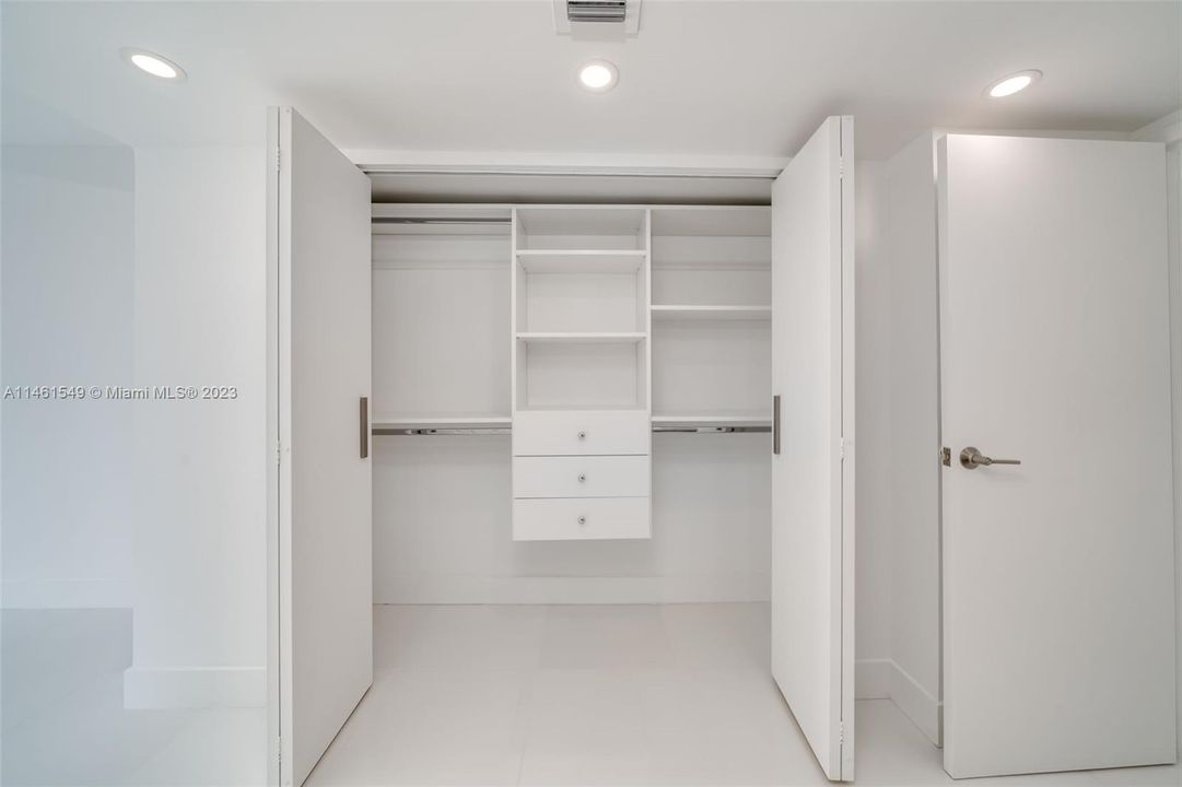 Recently Sold: $439,000 (2 beds, 2 baths, 1142 Square Feet)