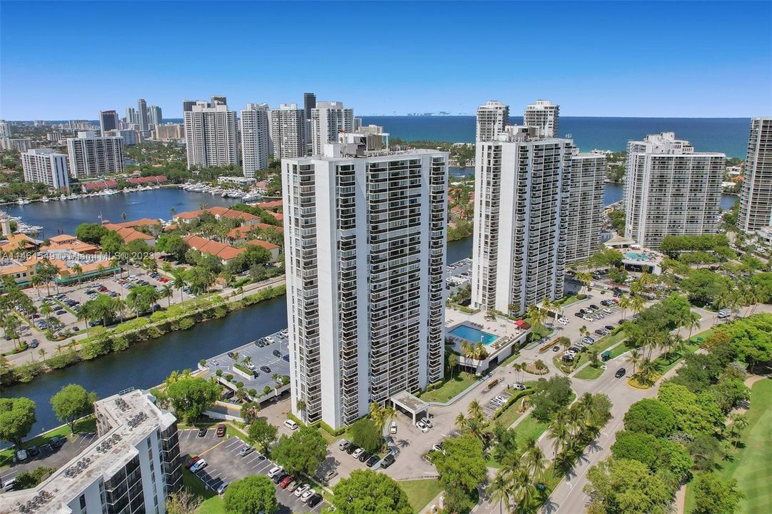 Recently Sold: $439,000 (2 beds, 2 baths, 1142 Square Feet)