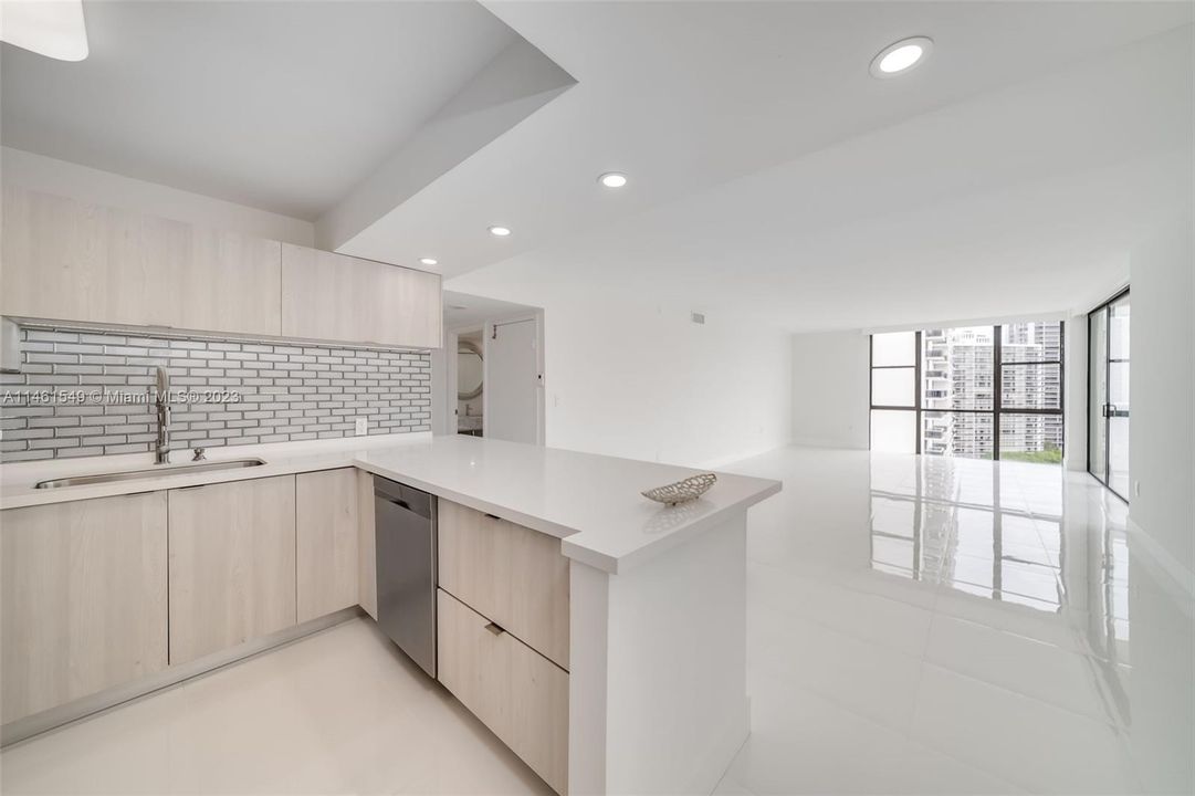 Recently Sold: $439,000 (2 beds, 2 baths, 1142 Square Feet)