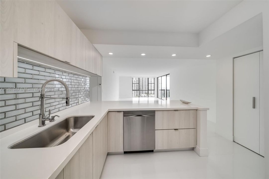 Recently Sold: $439,000 (2 beds, 2 baths, 1142 Square Feet)