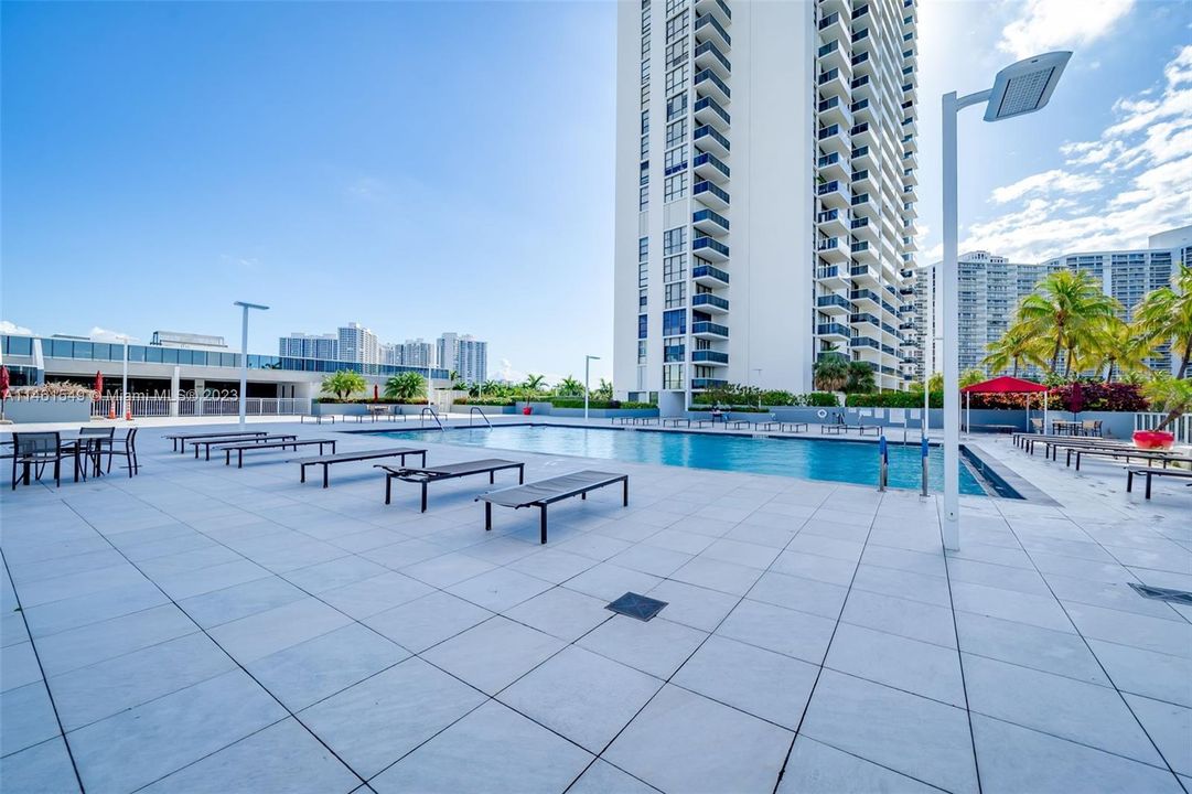 Recently Sold: $439,000 (2 beds, 2 baths, 1142 Square Feet)