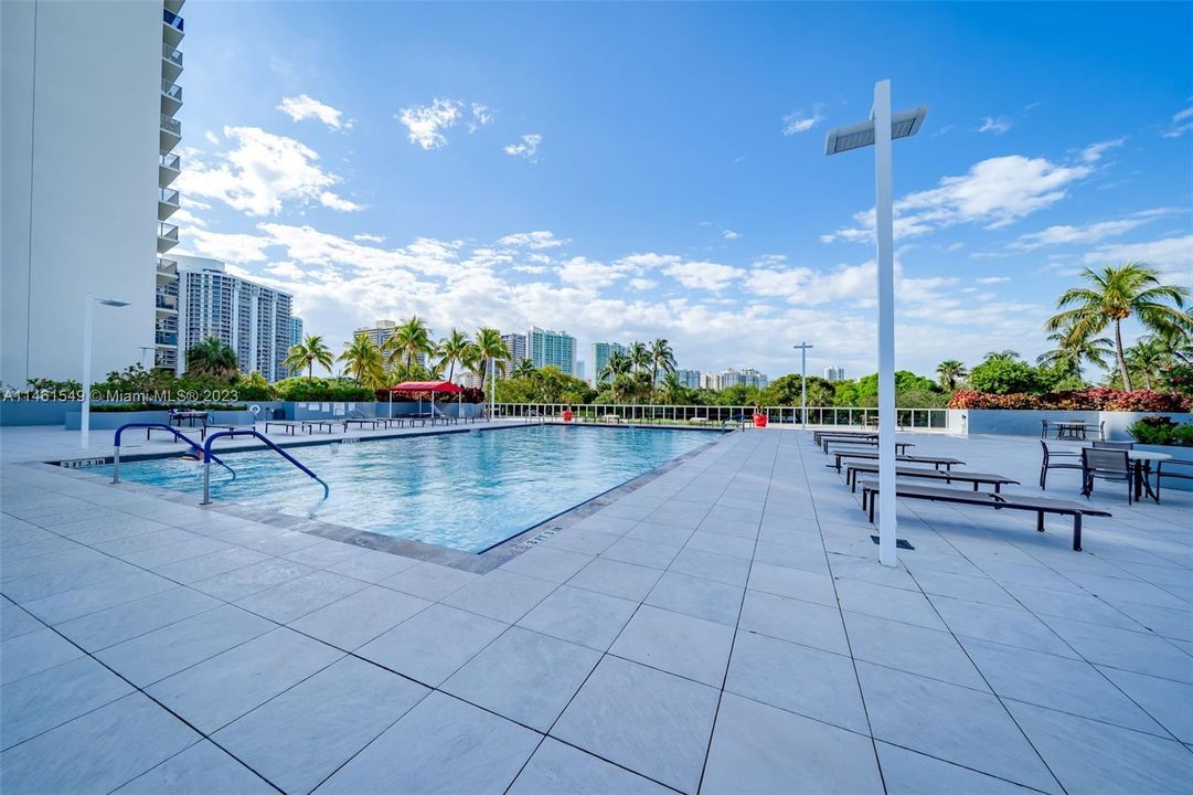 Recently Sold: $439,000 (2 beds, 2 baths, 1142 Square Feet)