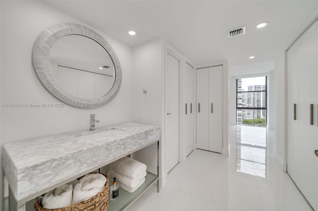 Recently Sold: $439,000 (2 beds, 2 baths, 1142 Square Feet)
