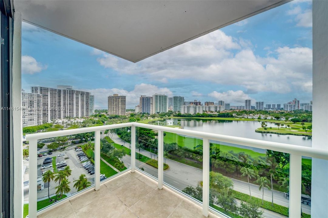 Recently Sold: $439,000 (2 beds, 2 baths, 1142 Square Feet)