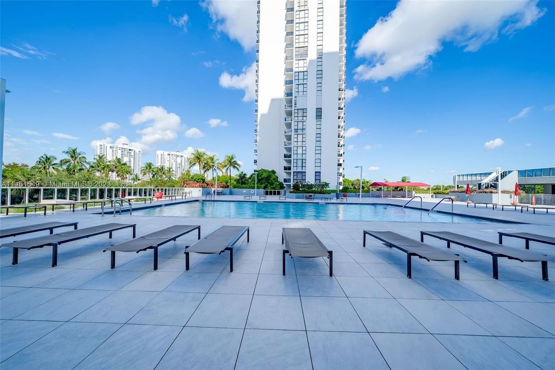 Recently Sold: $439,000 (2 beds, 2 baths, 1142 Square Feet)