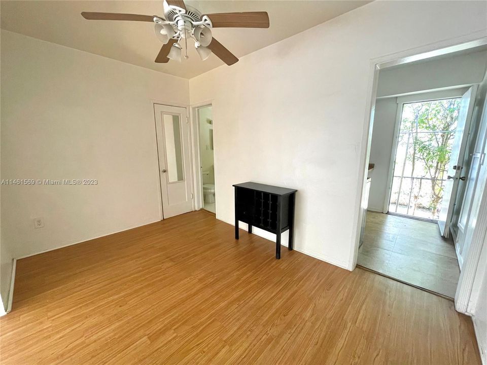 Recently Rented: $1,650 (0 beds, 1 baths, 500 Square Feet)