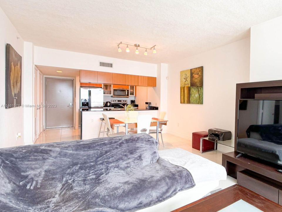 Recently Rented: $2,830 (1 beds, 1 baths, 791 Square Feet)