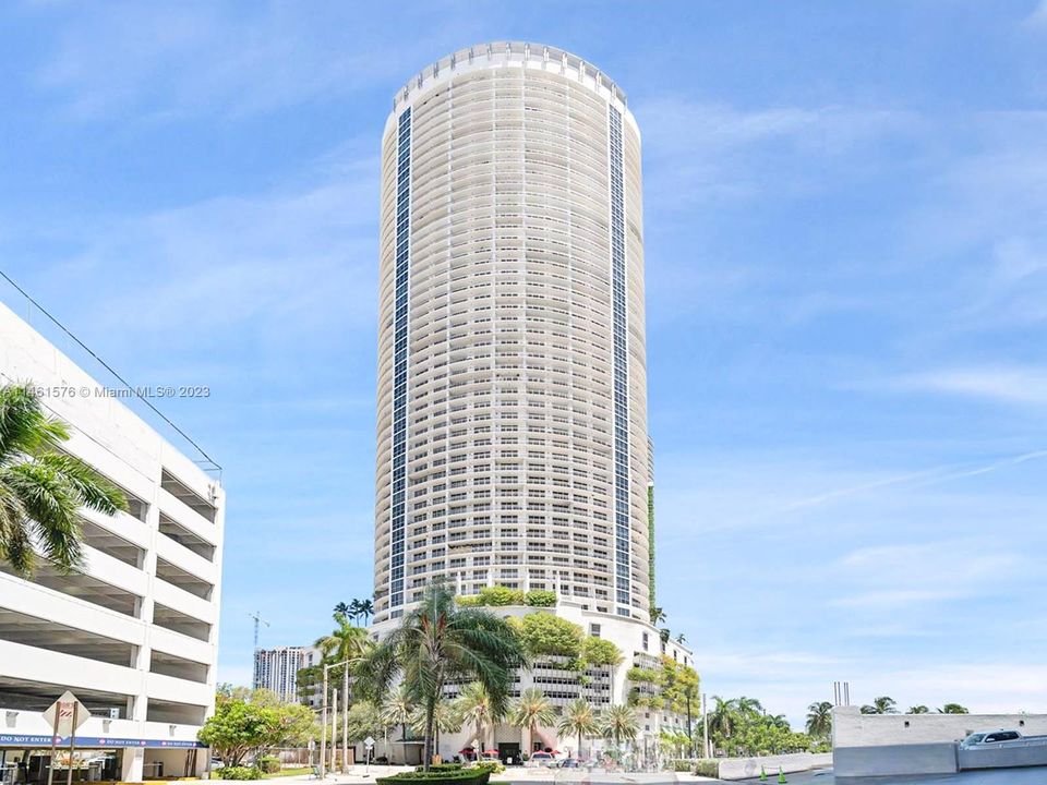 Recently Rented: $2,830 (1 beds, 1 baths, 791 Square Feet)