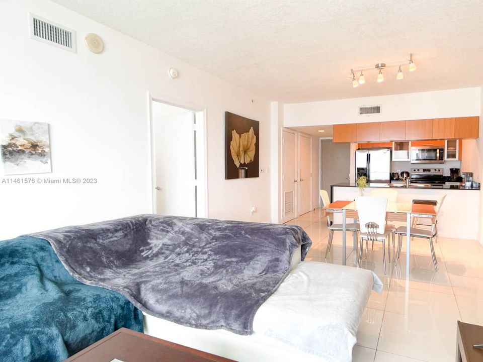 Recently Rented: $2,830 (1 beds, 1 baths, 791 Square Feet)