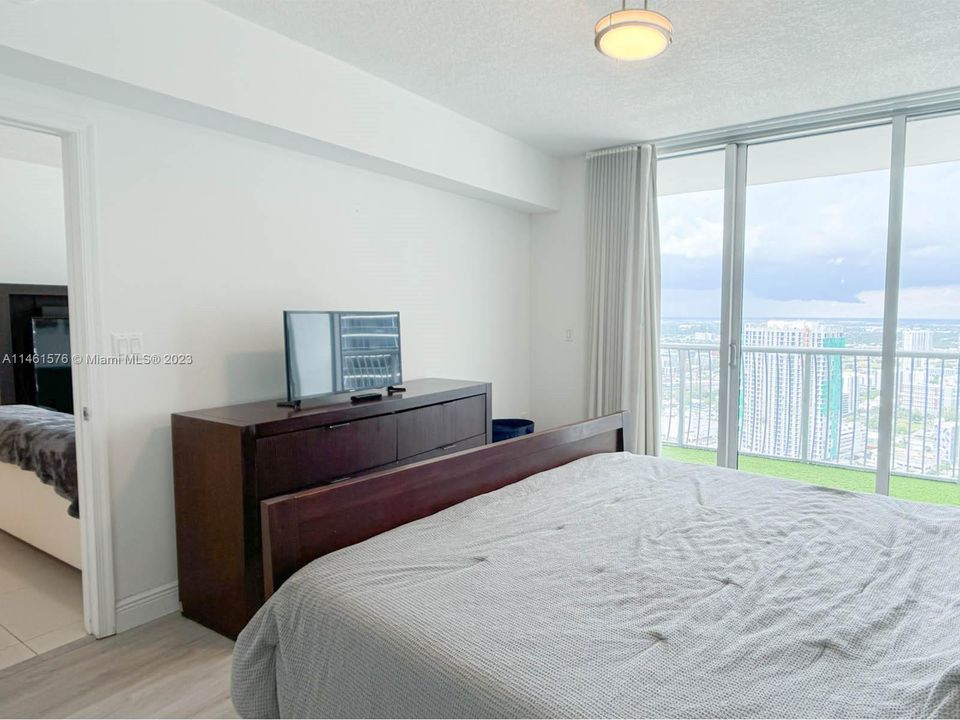 Recently Rented: $2,830 (1 beds, 1 baths, 791 Square Feet)