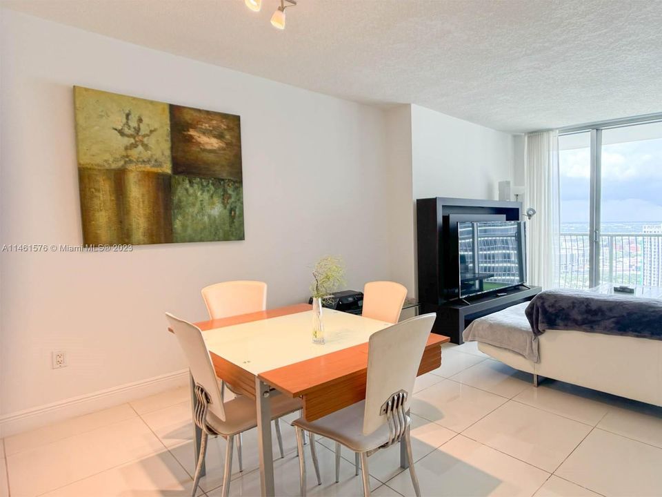 Recently Rented: $2,830 (1 beds, 1 baths, 791 Square Feet)