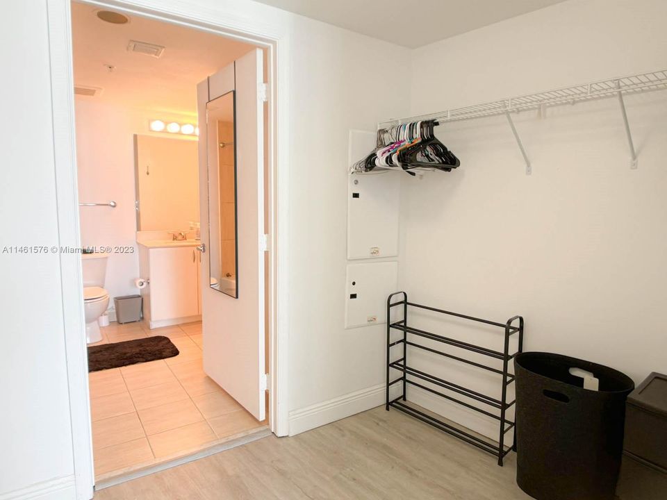 Recently Rented: $2,830 (1 beds, 1 baths, 791 Square Feet)