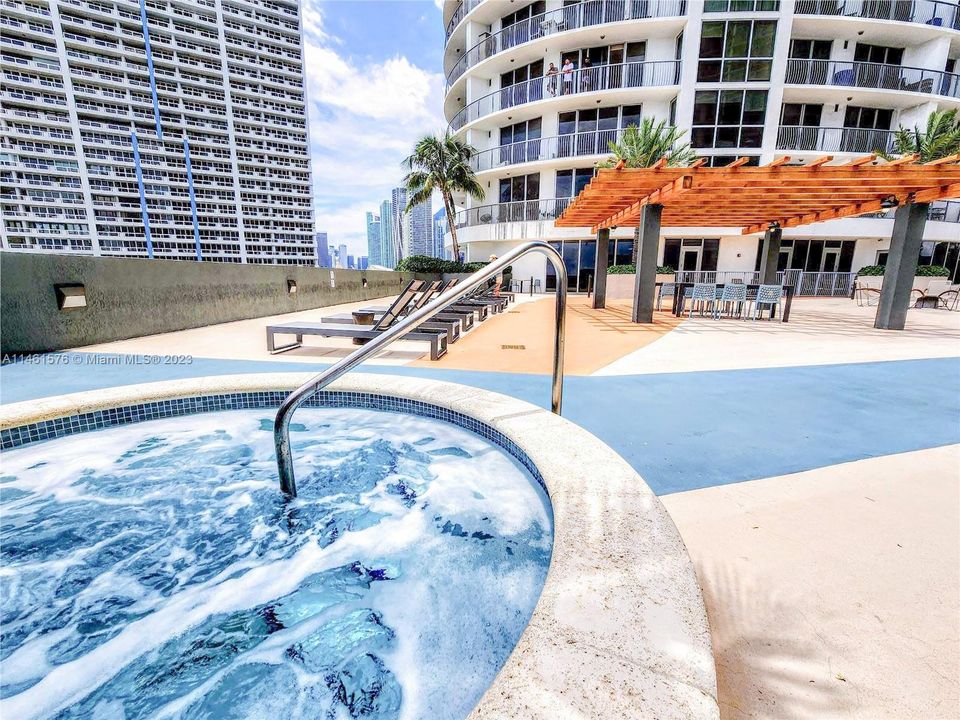 Recently Rented: $2,830 (1 beds, 1 baths, 791 Square Feet)