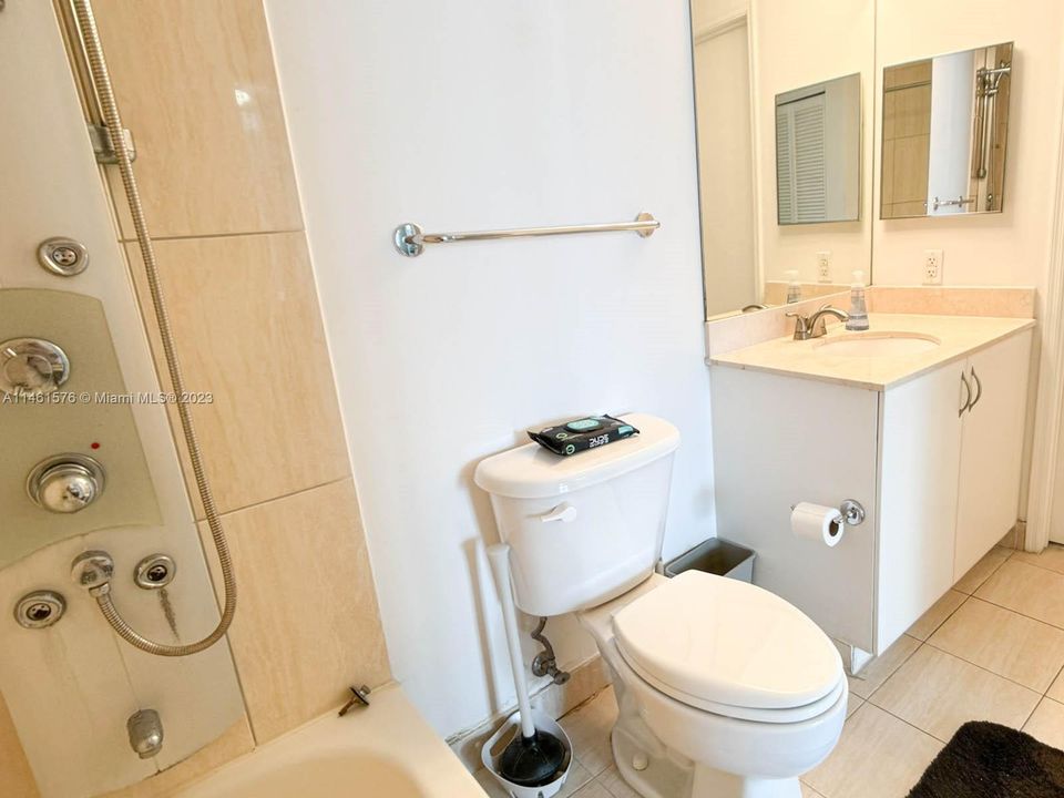 Recently Rented: $2,830 (1 beds, 1 baths, 791 Square Feet)