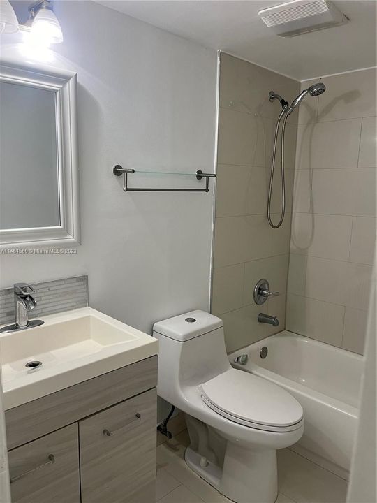 Recently Rented: $2,300 (2 beds, 2 baths, 860 Square Feet)