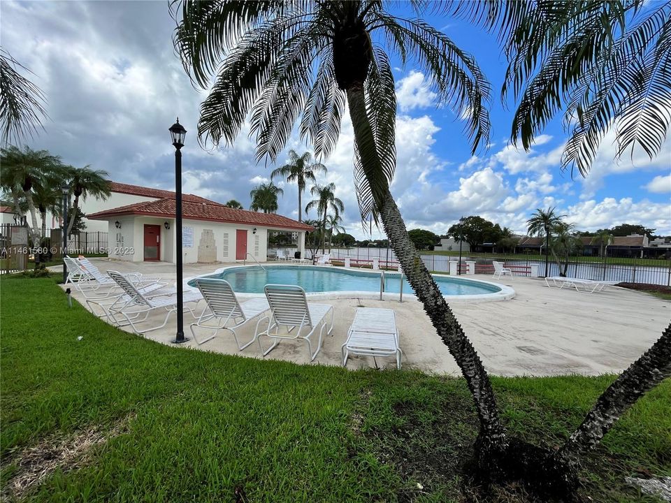 Recently Rented: $2,300 (2 beds, 2 baths, 860 Square Feet)